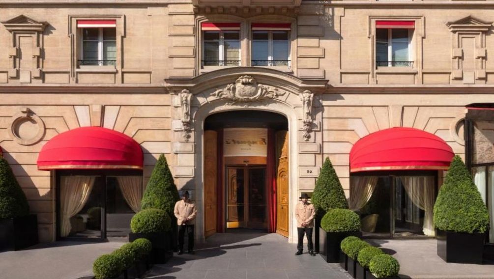 Fine dining service at Joyful Radiance